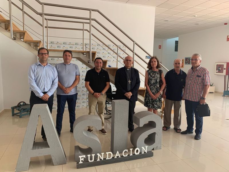 El Obispo de Albacete realiza una visita a las instalaciones de Fundación Asla
